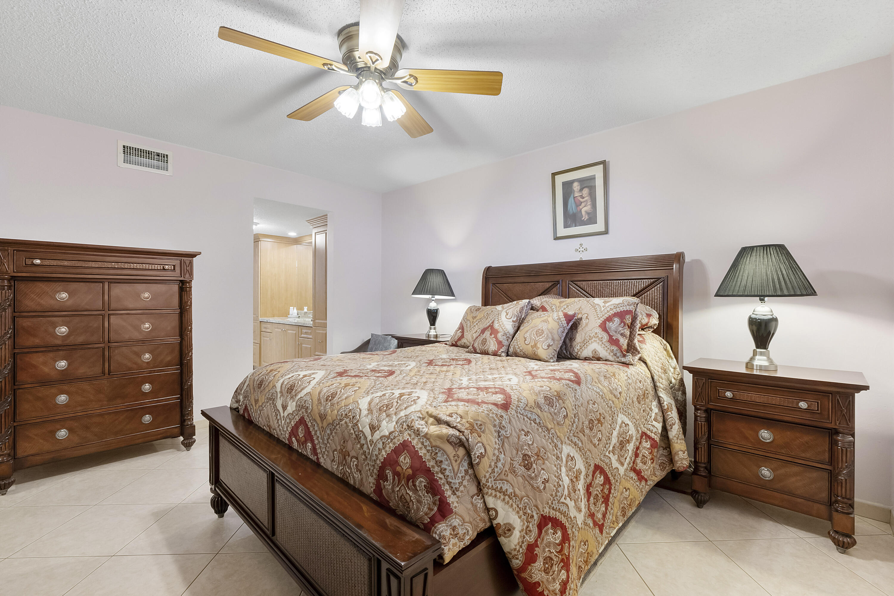 GARNET CONDO - Residential