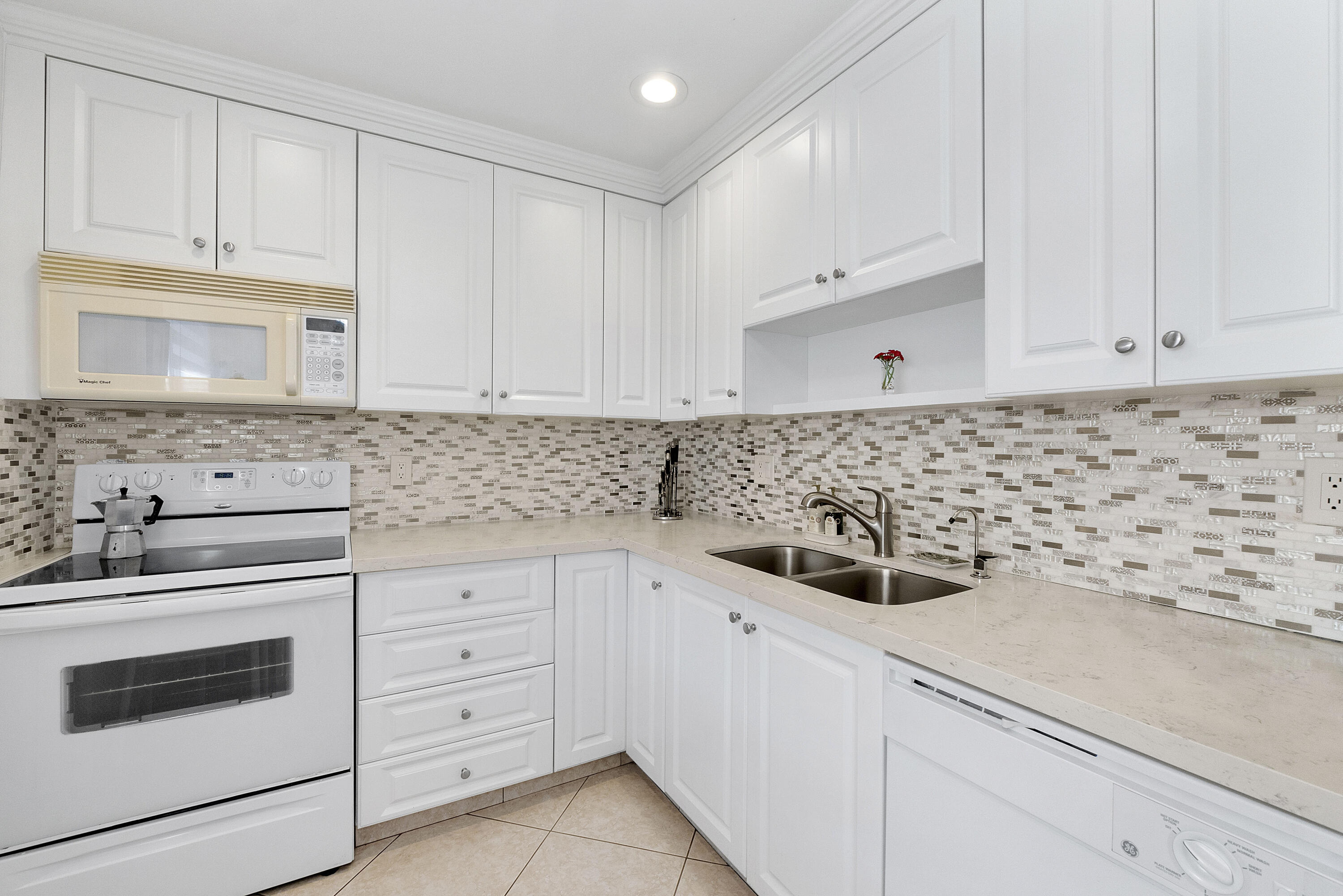 GARNET CONDO - Residential