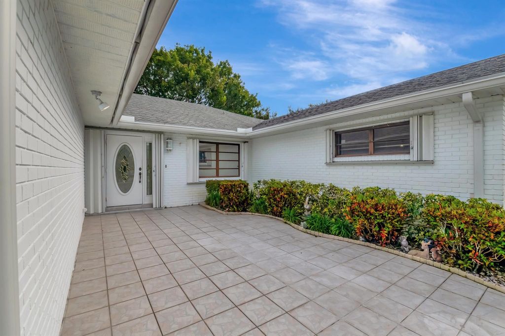 Photo of 10666 Greentrail Drive South, Boynton Beach, FL 33436 (MLS # R11029717)