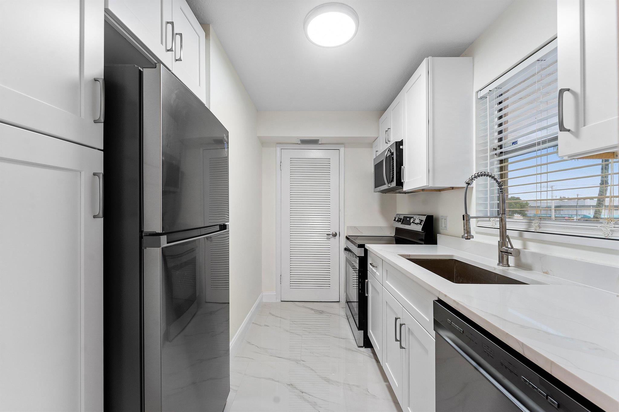 SANDALFOOT BLVD APTS COND - Residential Lease