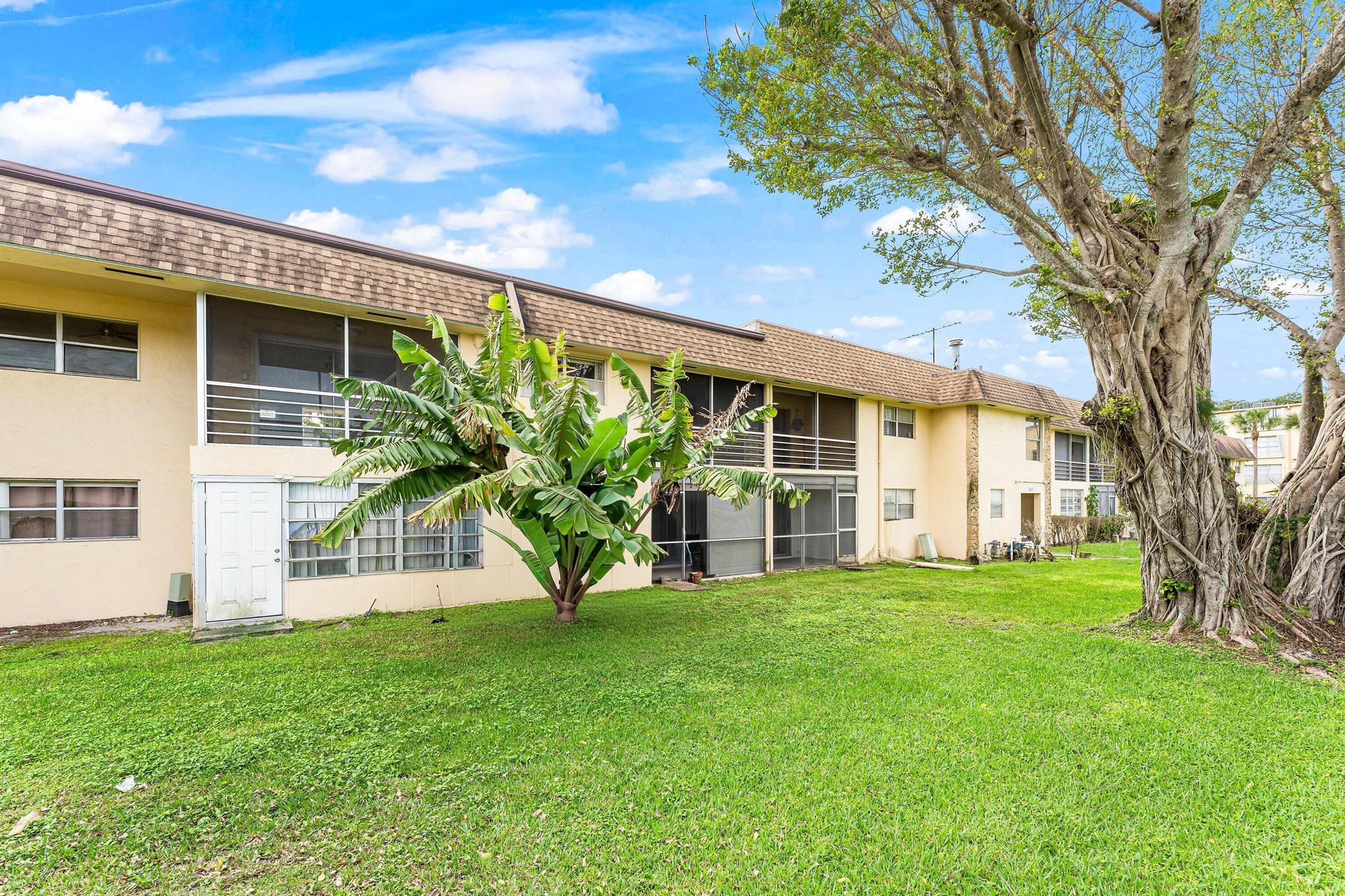 SANDALFOOT BLVD APTS COND - Residential Lease