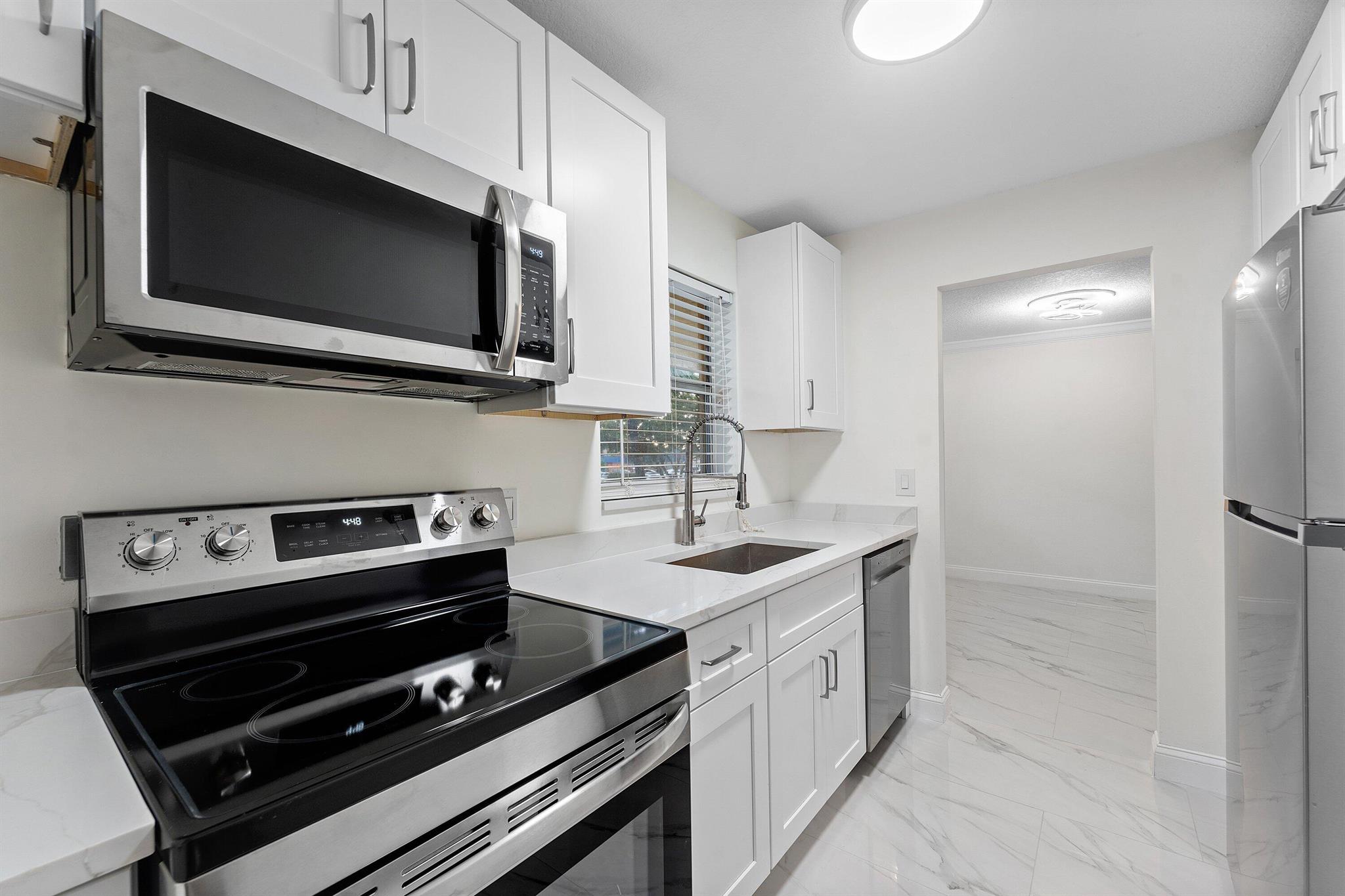 SANDALFOOT BLVD APTS COND - Residential Lease