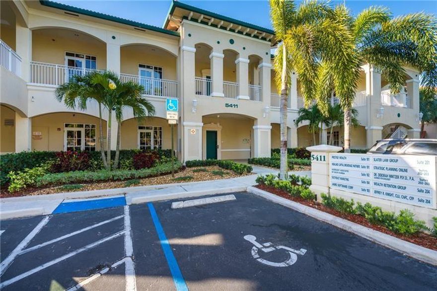100 sqft - 170 sqft private executive suites available in the Coral Springs Professional Campus.
High end Finishes throughout.
Well appointed reception, waiting, and board room.
Utilities and Internet Included
Furnished units available.
The Coral Springs Professional Campus is the Premier Office Campus in Coral Springs.
Located off of the Sawgrass Expressway on University Drive and Westview it has easy access to Parkland, Boca, Deerfield and surrounding areas.