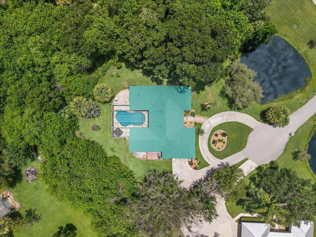 Photo of 1016 48TH Terrace, Vero Beach, FL 32966 (MLS # B26055571)