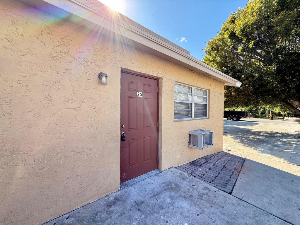 Photo of 920 S K Street #25, Lake Worth Beach, FL 33460 (MLS # R11157615)