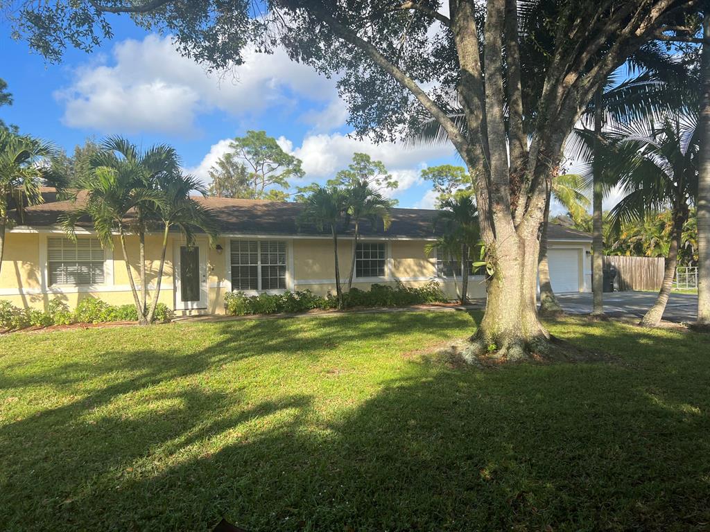 One acre lot with 3 bedrooms & 3 bathrooms. Recently updated home in great location in the heart of Wellington's 441 corridor. Close to all major shopping & FL Turnpike.