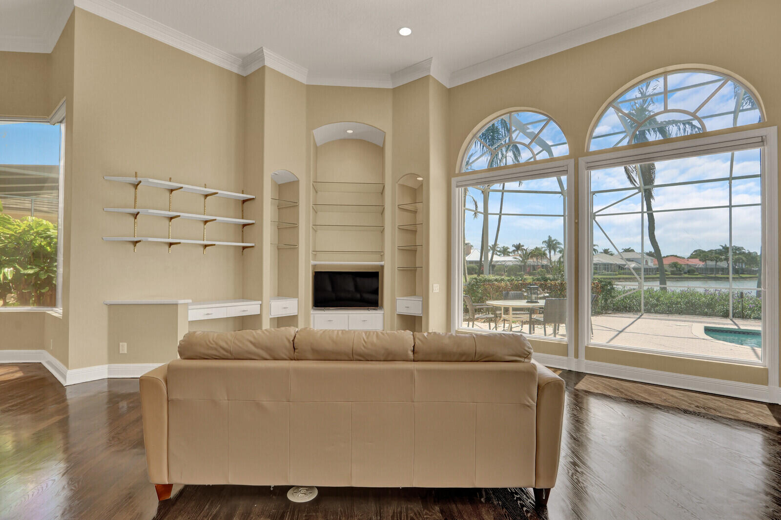 CHARING CROSS - Residential