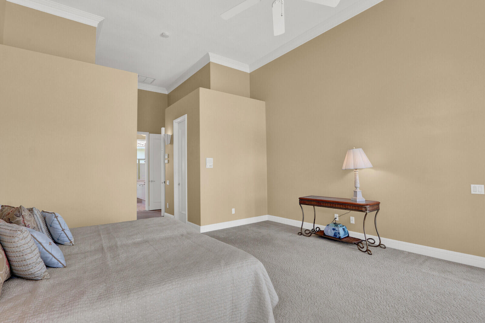 CHARING CROSS - Residential