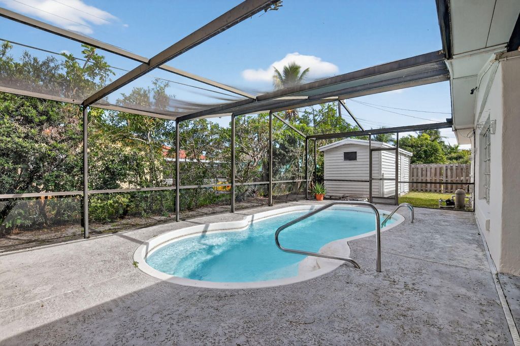 Photo of 13 Forest Hills Lane, Boca Raton, FL 33431 (MLS # R11138506)