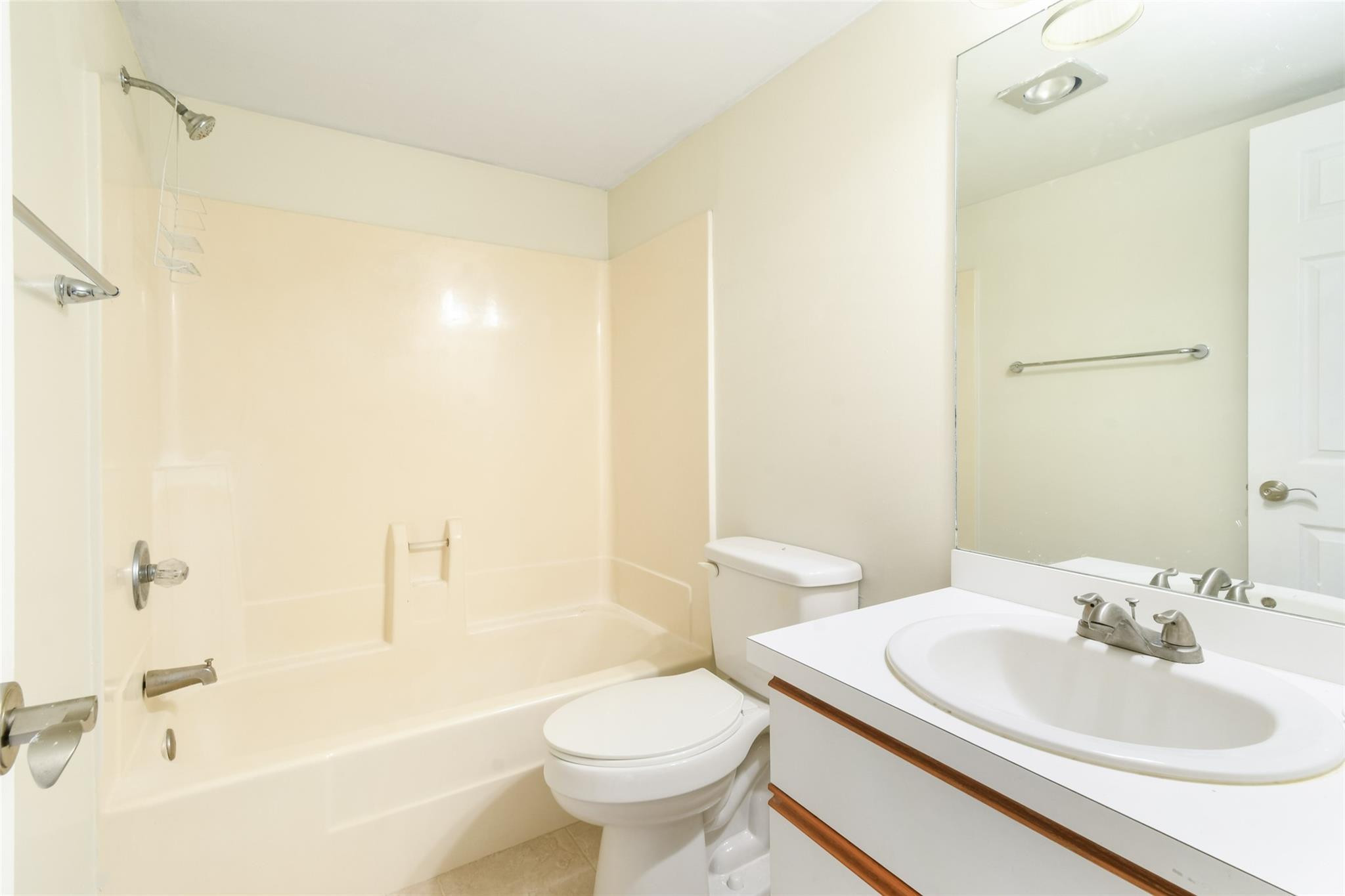 PINECROFT CONDO ALL PH - Residential