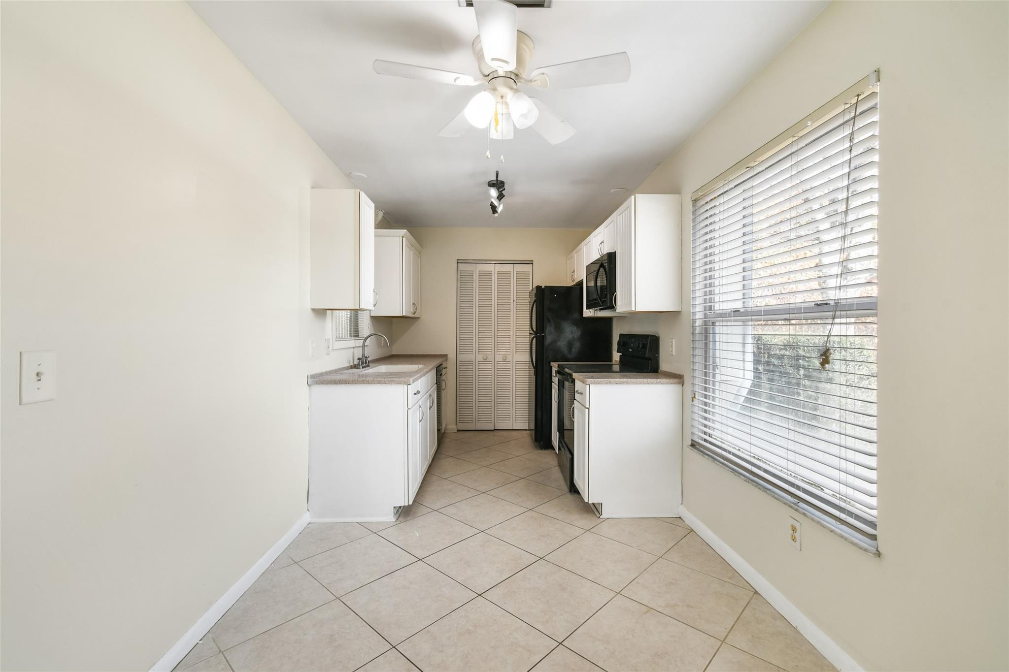 PINECROFT CONDO ALL PH - Residential