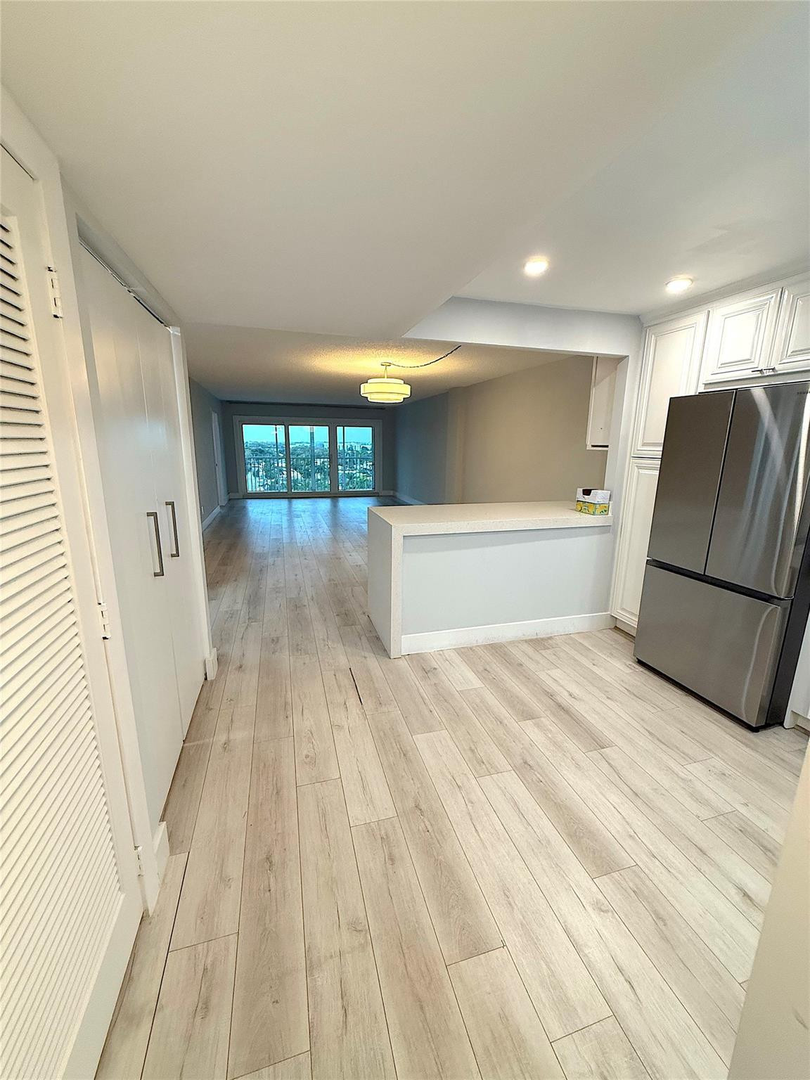 299 N Riverside Drive PH 5