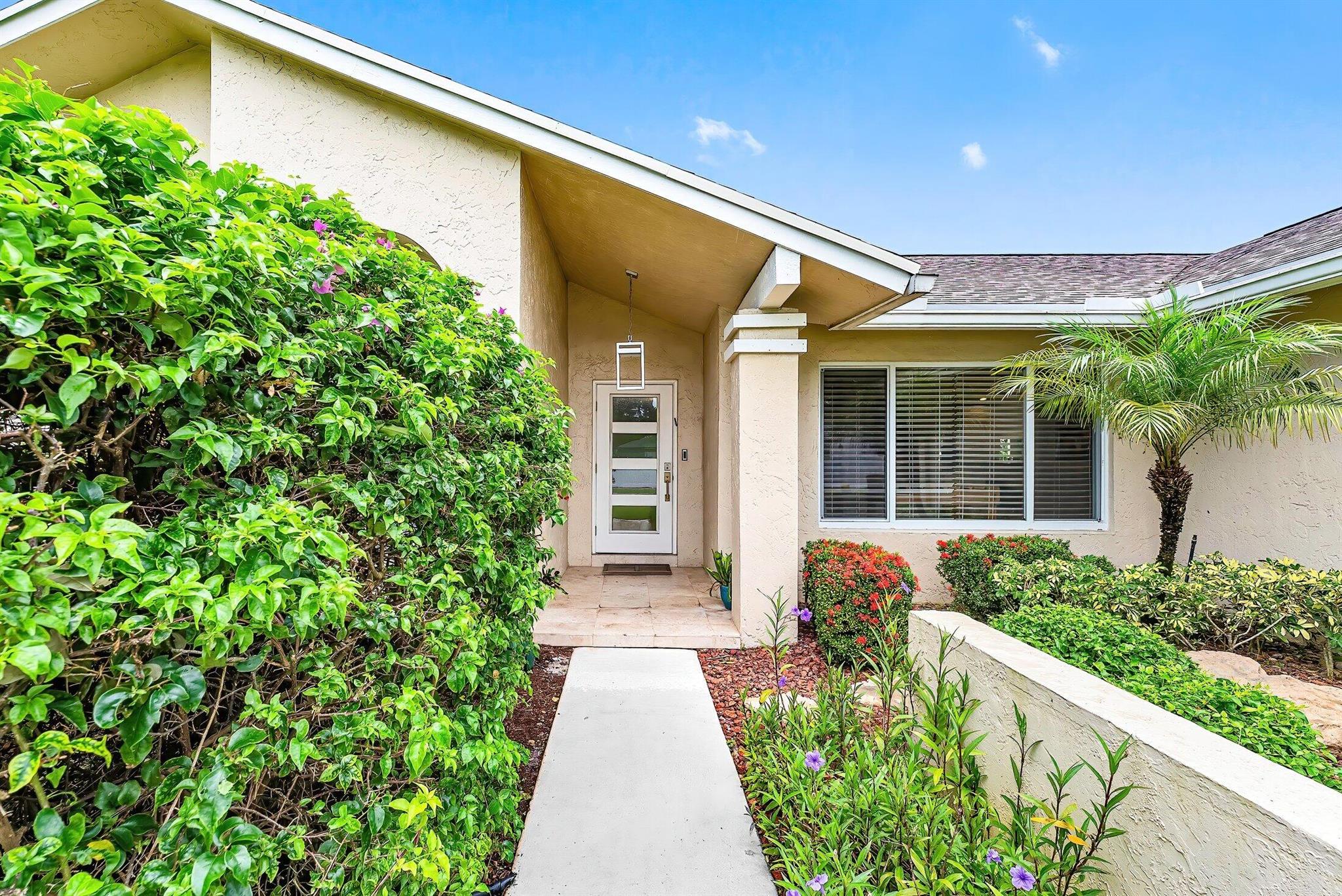 18200 102nd Way S, Boca Raton, FL, 33498/$899,000 3 18200 102nd Way S