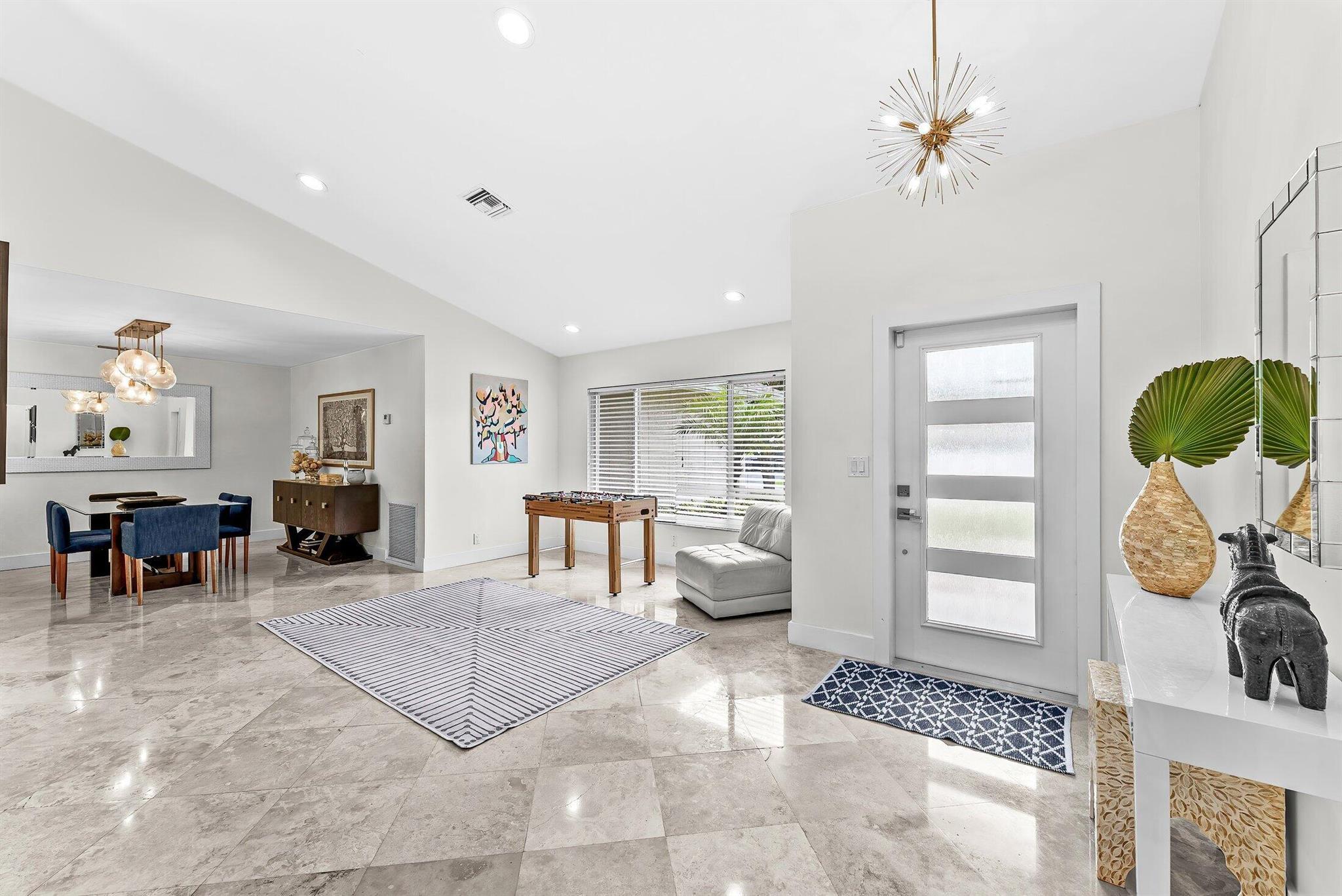 18200 102nd Way S, Boca Raton, FL, 33498/$899,000 4 18200 102nd Way S