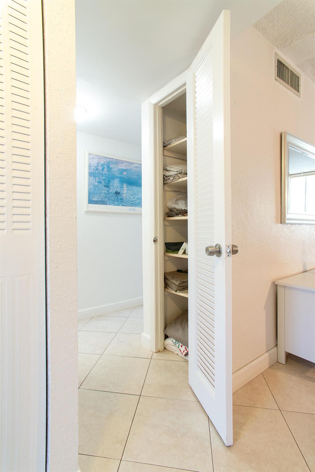 SUNRISE LAKES PHASE I - Residential