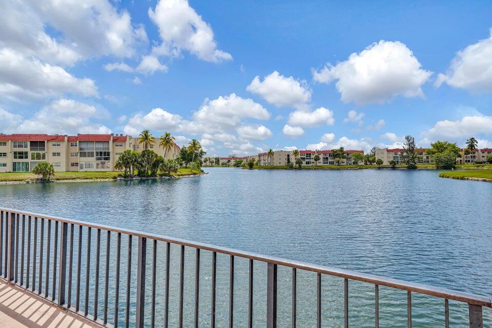 SUNRISE LAKES PHASE I - Residential