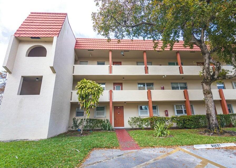 SUNRISE LAKES PHASE I - Residential