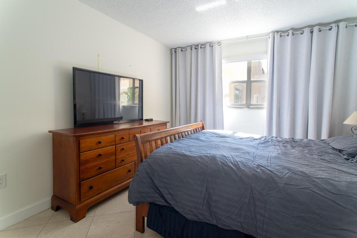 SUNRISE LAKES PHASE I - Residential