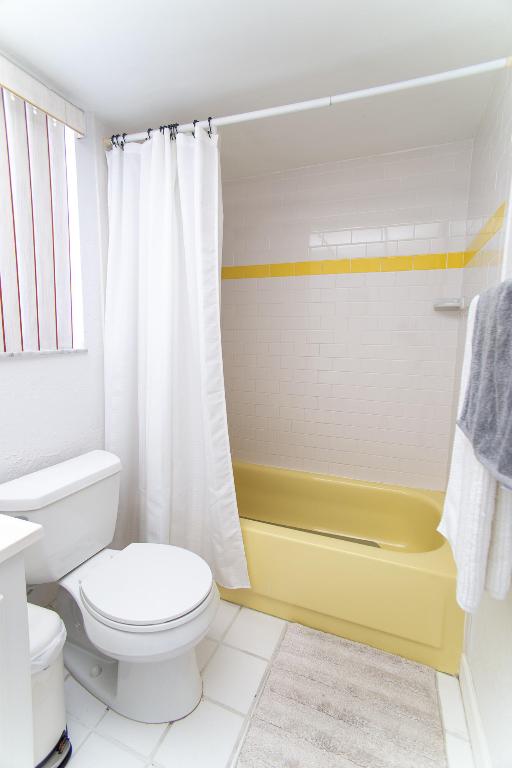 SUNRISE LAKES PHASE I - Residential