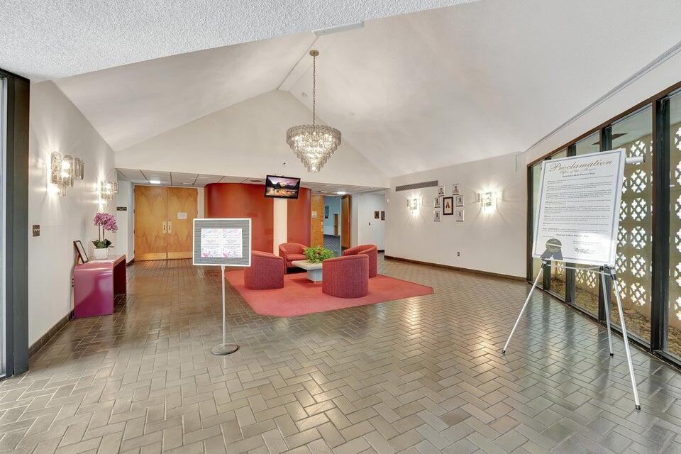 SUNRISE LAKES PHASE I - Residential