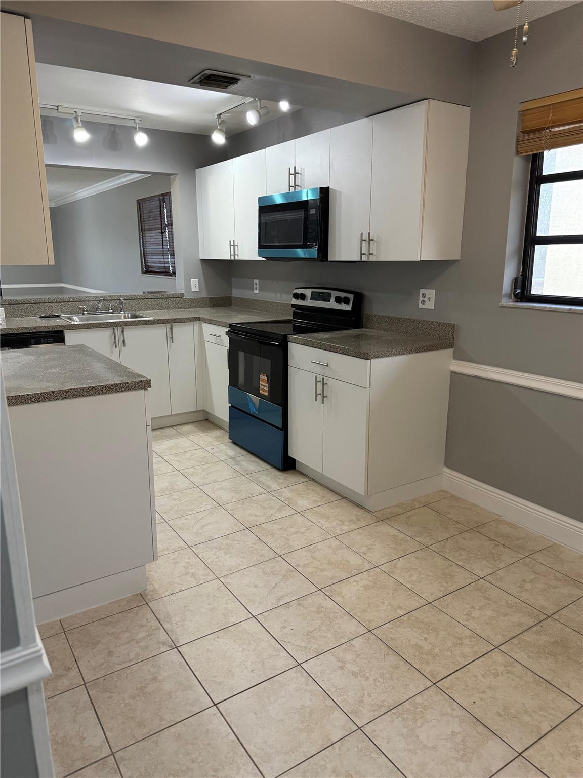 Saxon Woods South Condo - Residential Lease