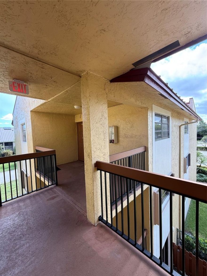 huge condo ,new kitchen just been installed ,s/s appliances been delivered ,large balcony screened in patio ,full size washer/dryer ,this home is just like a house on a third floor no neighbors completely detached ,elevator available .excellent schools, minutes to sawgrass ,must see.