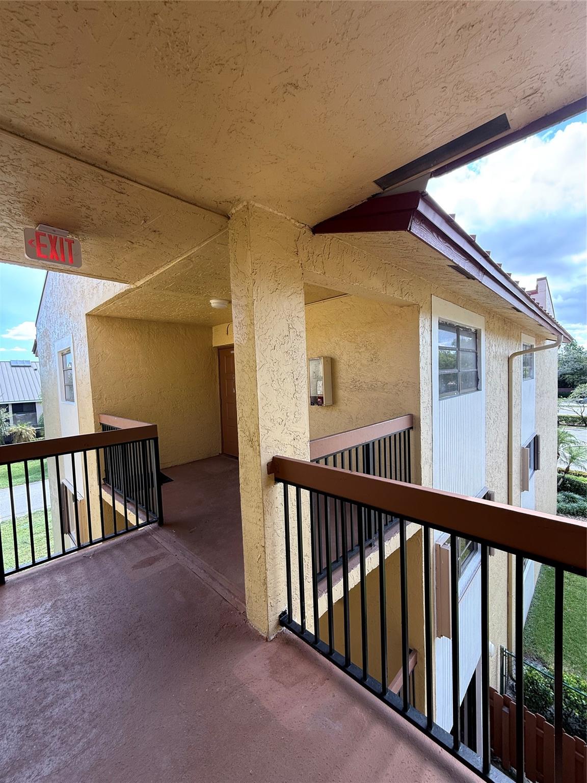 huge condo ,new kitchen just been installed ,s/s appliances been delivered ,large balcony screened in patio ,full size washer/dryer ,this home is just like a house on a third floor no neighbors completely detached ,elevator available .
excellent schools, minutes to sawgrass ,must see.