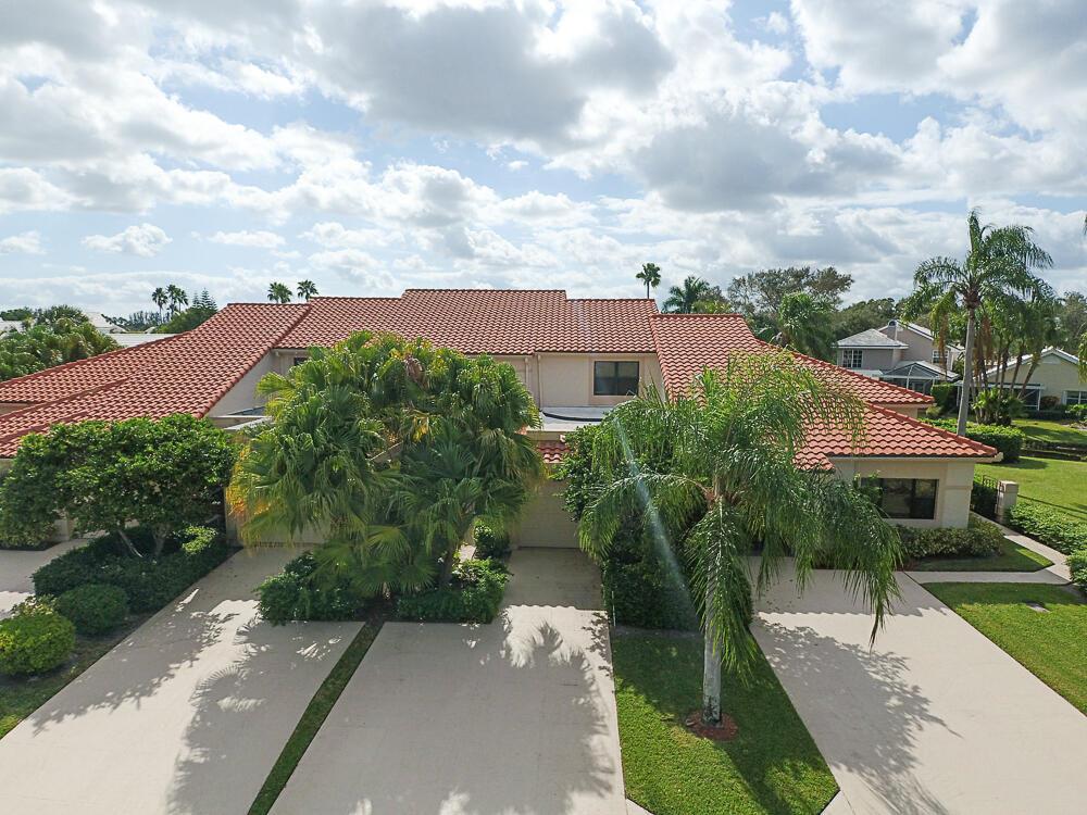 AVAILABLE MARCH 1ST! Property has been leased through February 29, 2024. COME AND ENJOY THE FLORIDA LIFE IN THIS STUNNING 3 BEDROOM TOWNHOME. FULLY FURNISHED WITH ALL THE COMFORTS OF HOME THIS TOWNHOME BOASTS ALMOST 2000 SQUARE FEET OF LIVING SPACE AND THE MASTER BEDROOM IS ON THE GROUND FLOOR. CONVENIENTLY LOCATED IN PGA NATIONAL GOLF CLUB, HOME OF THE PRO GOLF TOURNAMENT IN PGA (FORMERLY THE HONDA CLASSIC) AND WORLD CLASS GOLF, YOU WILL BE IN CLOSE PROXIMITY TO FINE DINING, WORLD CLASS SHOPPING AND PRISTINE BEACHES.