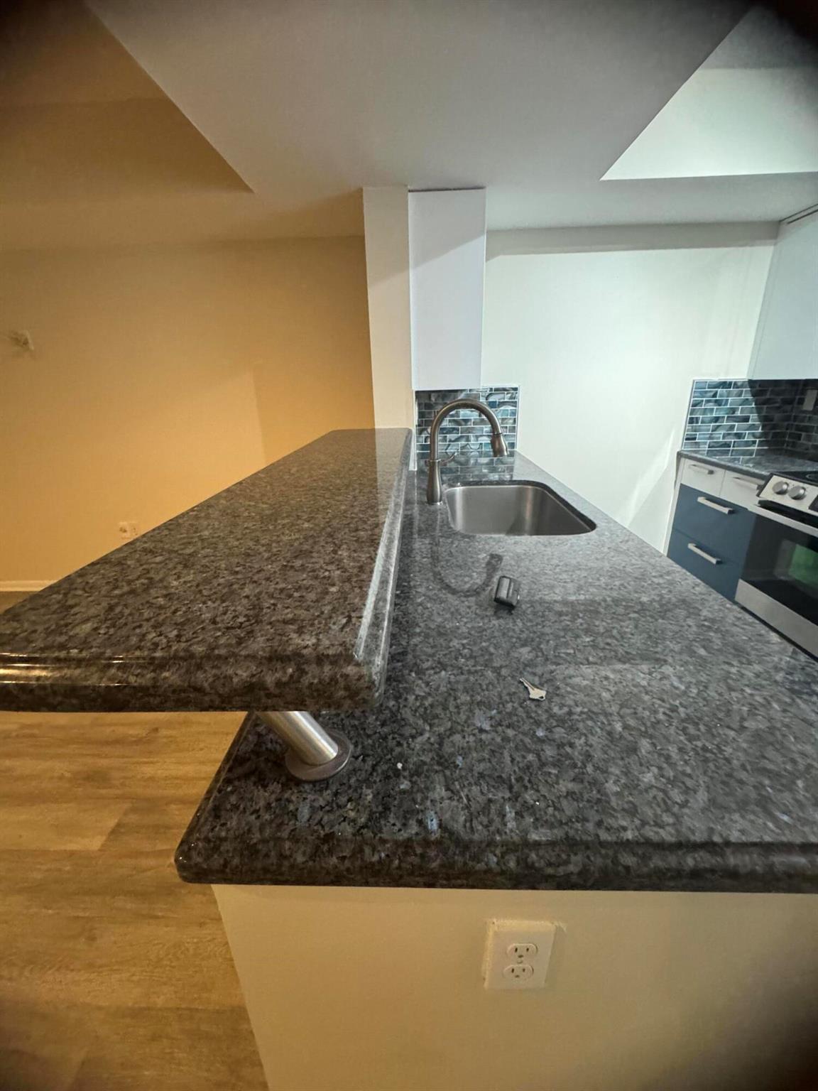 LAGUNA POINTE AT CALIF CL - Residential Lease