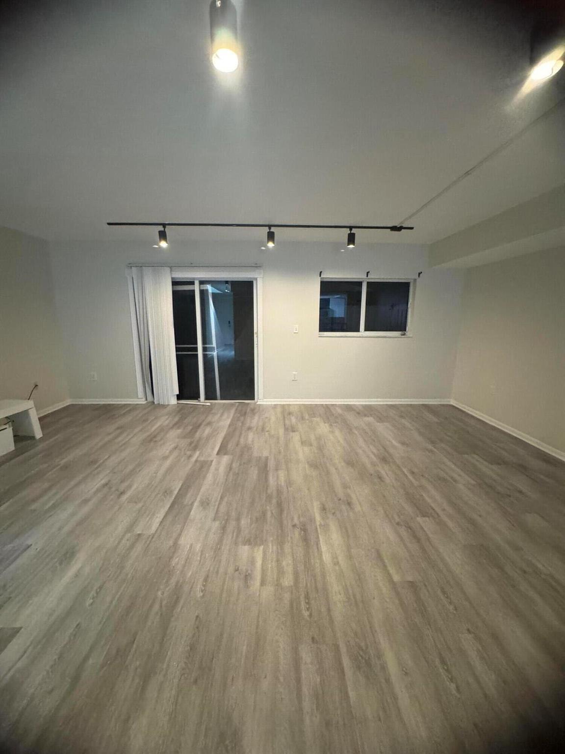 LAGUNA POINTE AT CALIF CL - Residential Lease