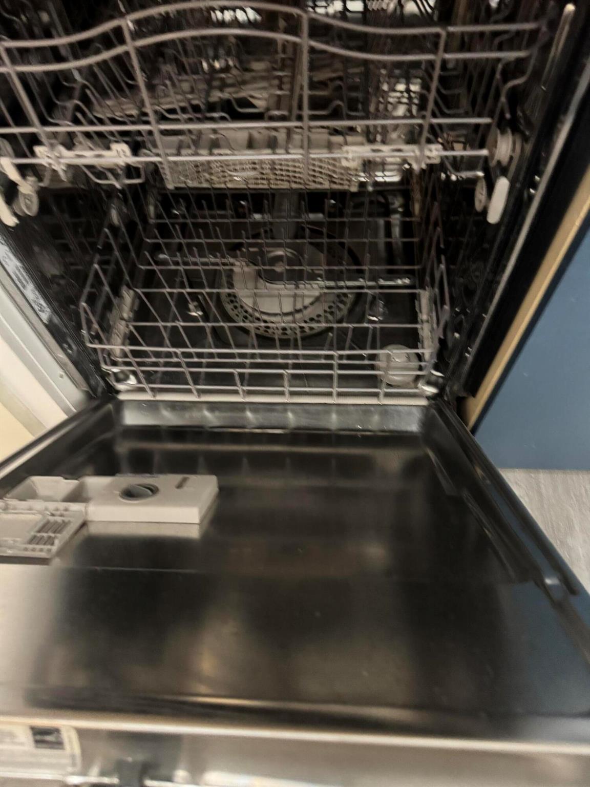 LAGUNA POINTE AT CALIF CL - Residential Lease