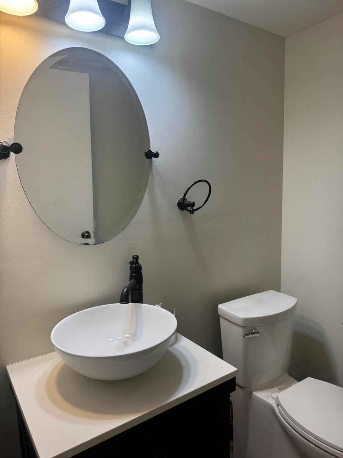 LAGUNA POINTE AT CALIF CL - Residential Lease