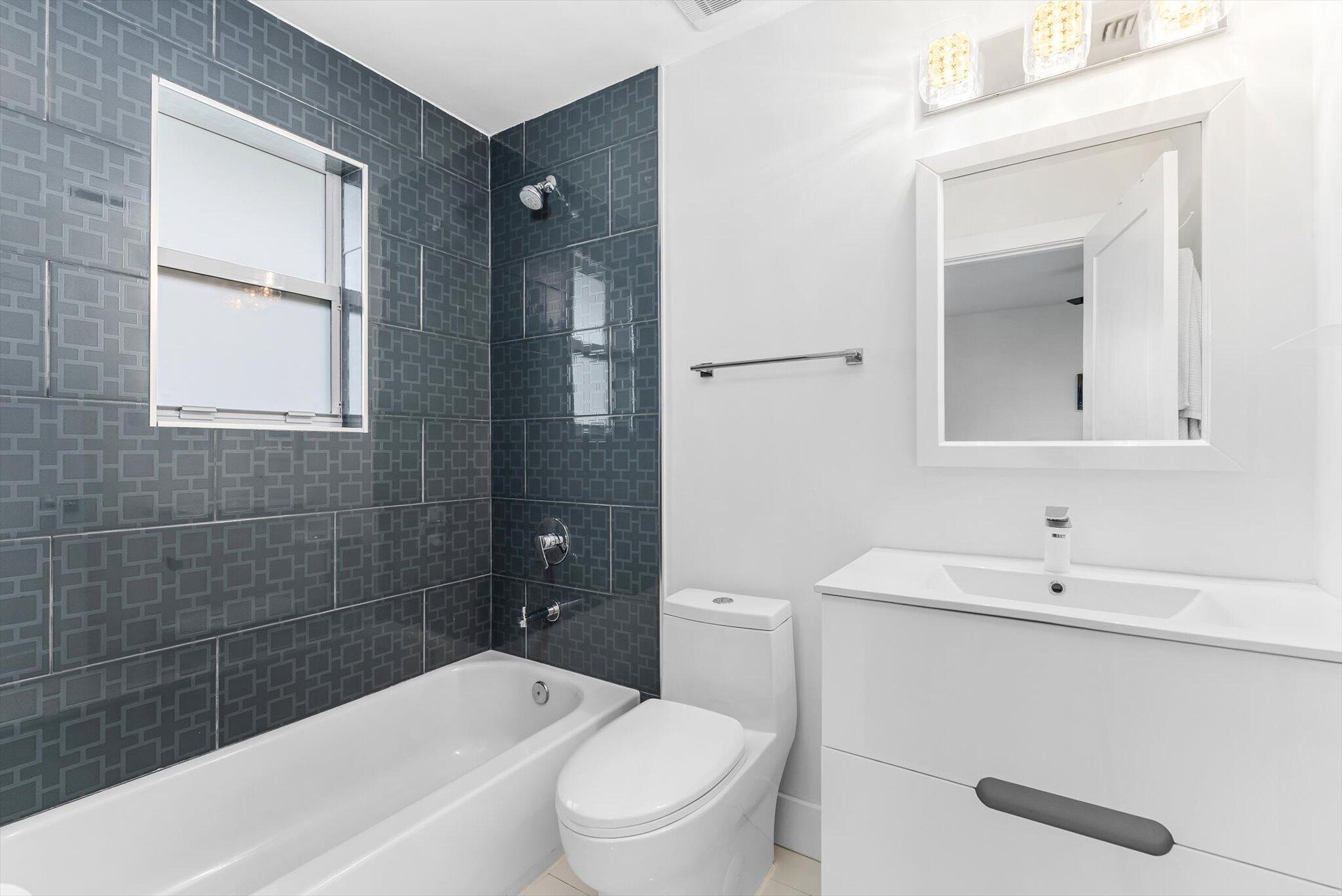 LAKE FLORESTA PARK - Residential