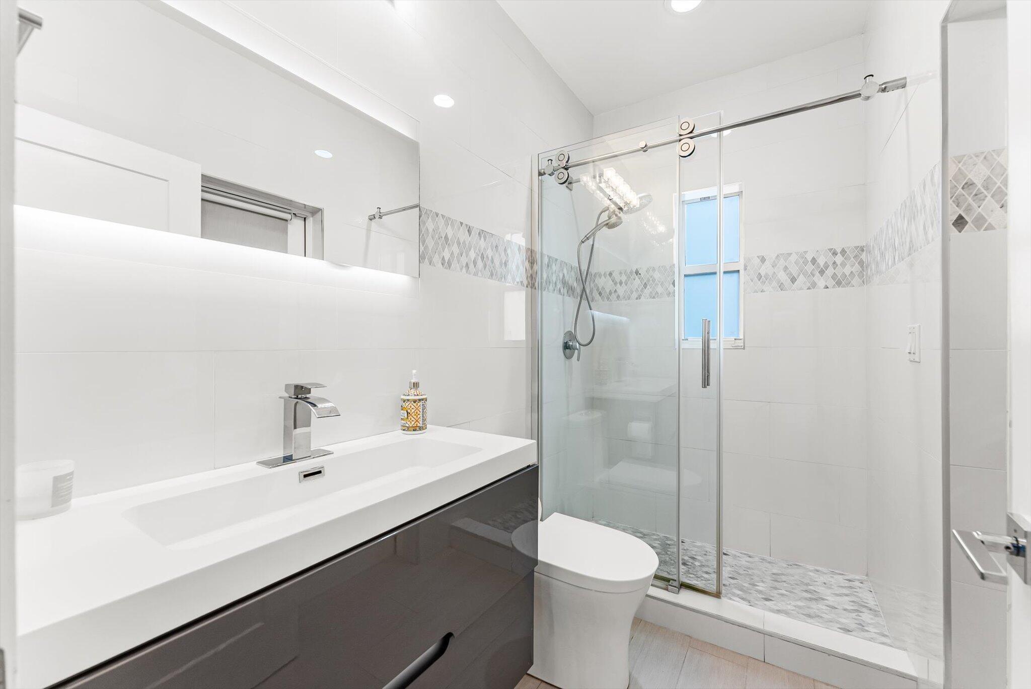 LAKE FLORESTA PARK - Residential