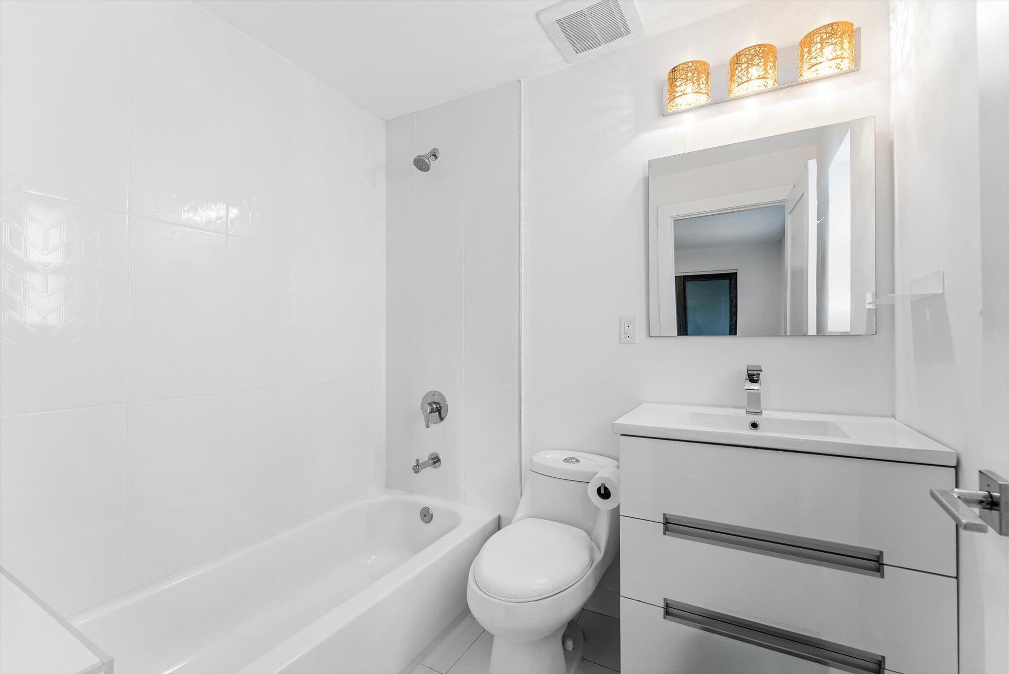 LAKE FLORESTA PARK - Residential