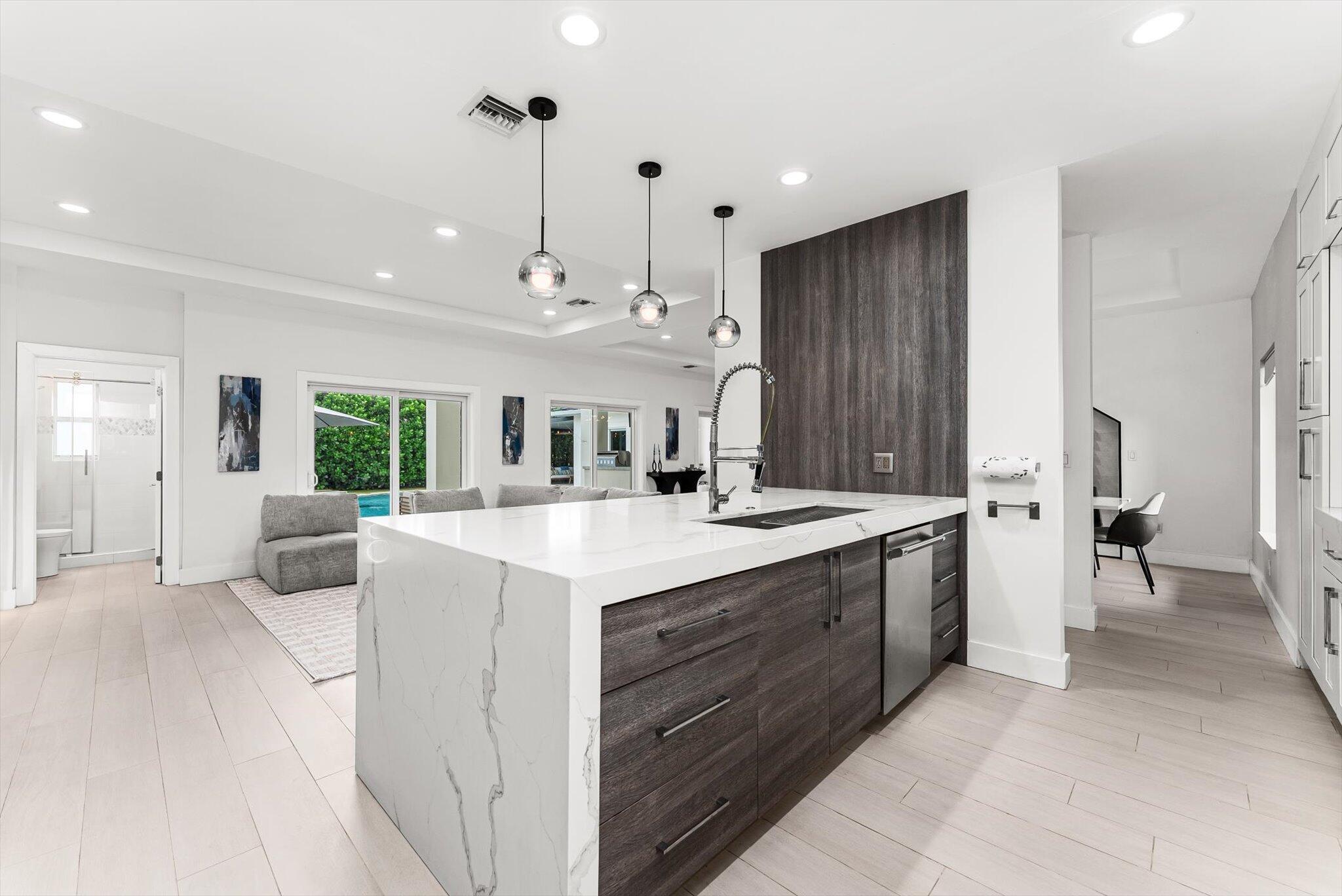 LAKE FLORESTA PARK - Residential