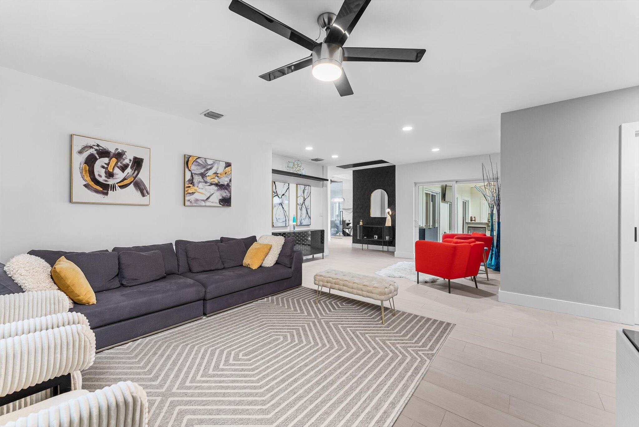 LAKE FLORESTA PARK - Residential