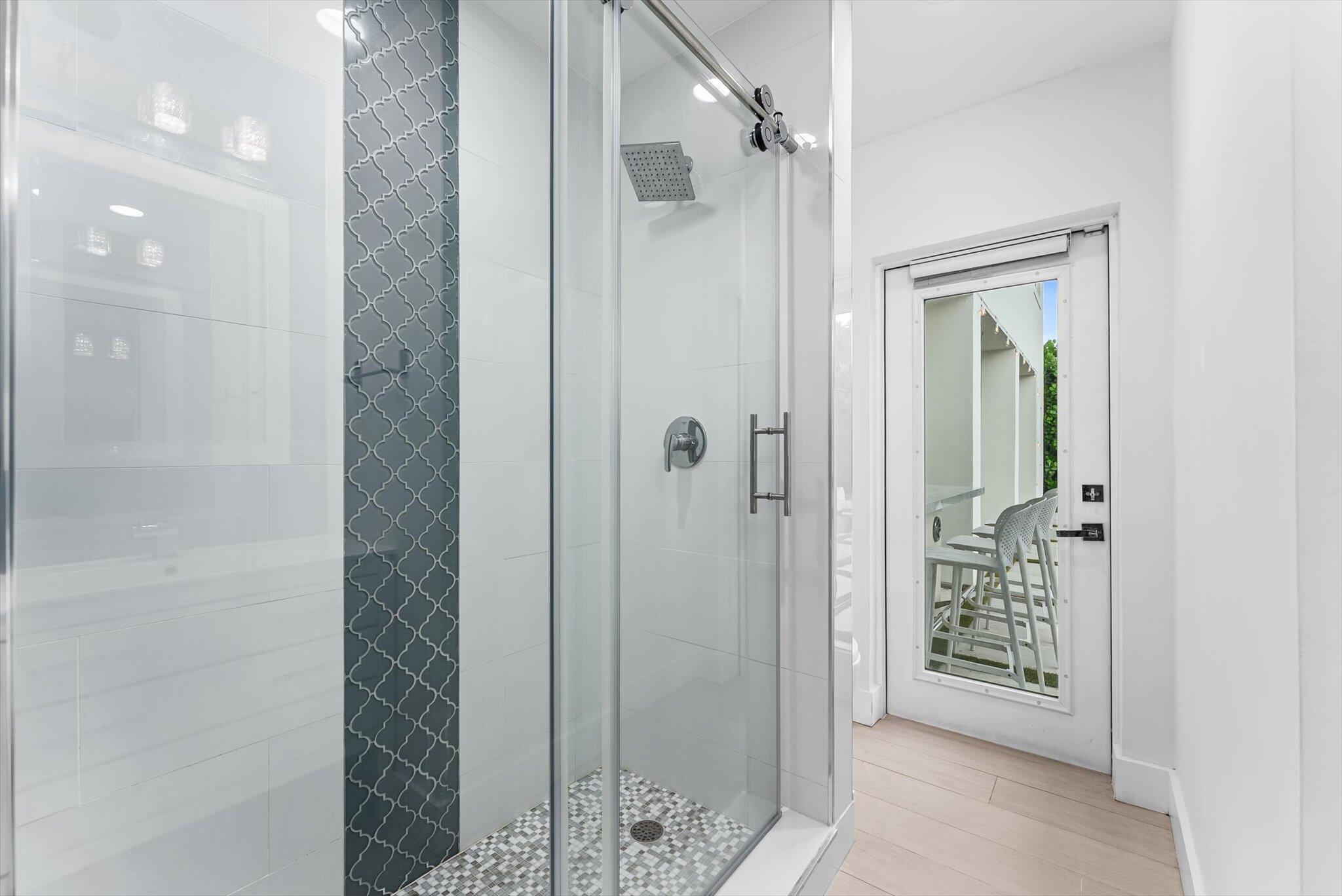 LAKE FLORESTA PARK - Residential