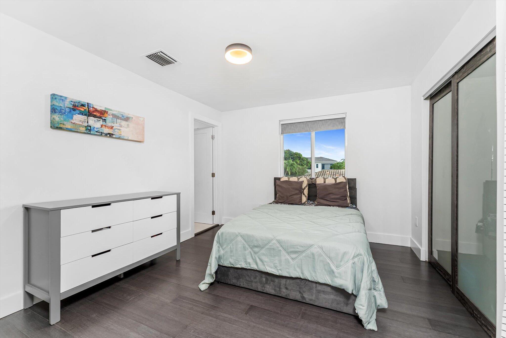 LAKE FLORESTA PARK - Residential