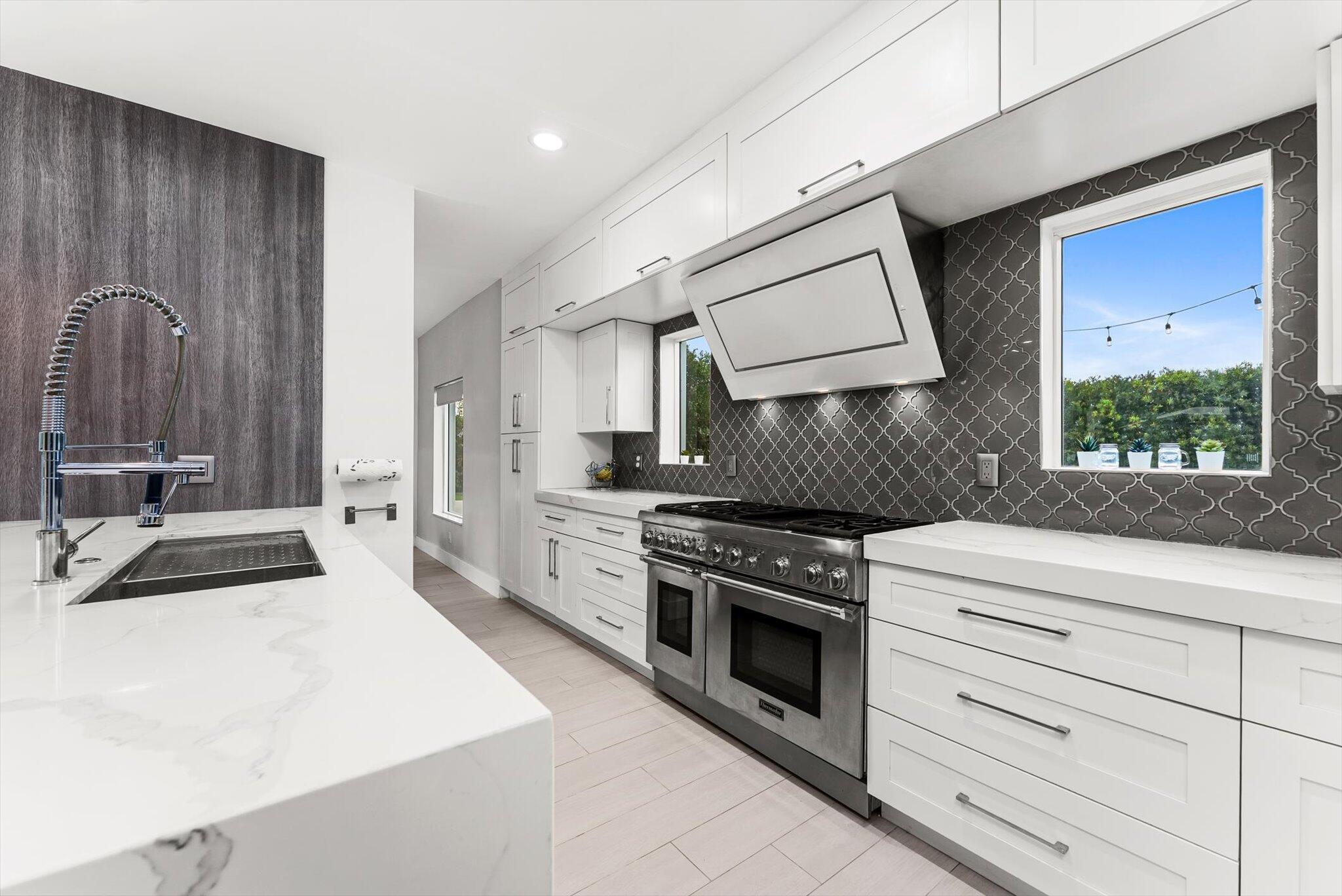 LAKE FLORESTA PARK - Residential