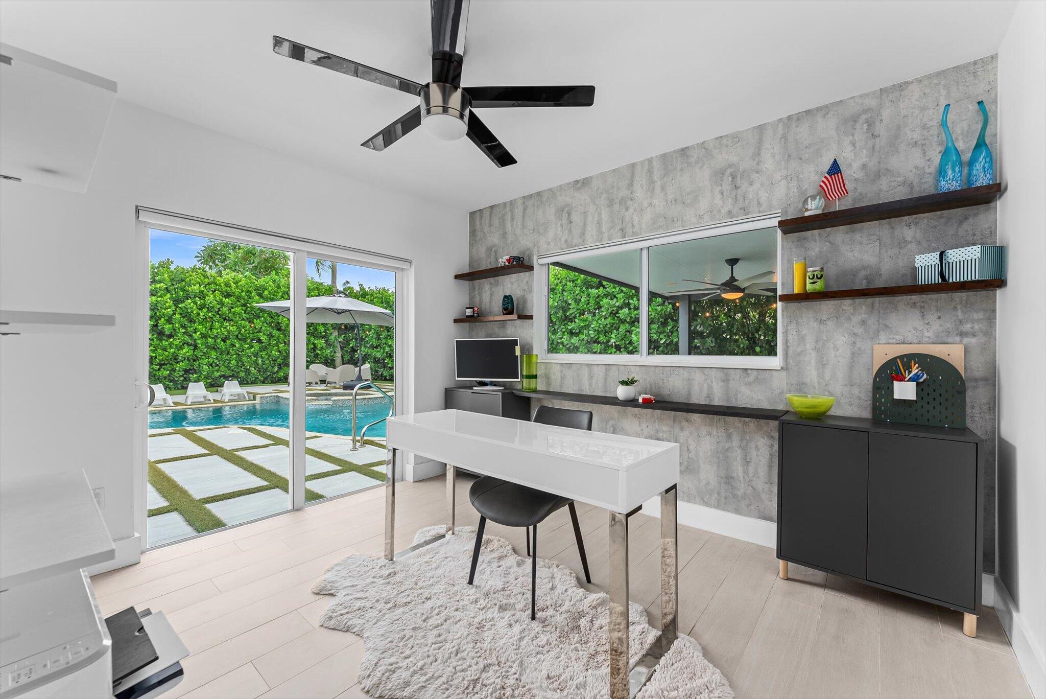 LAKE FLORESTA PARK - Residential