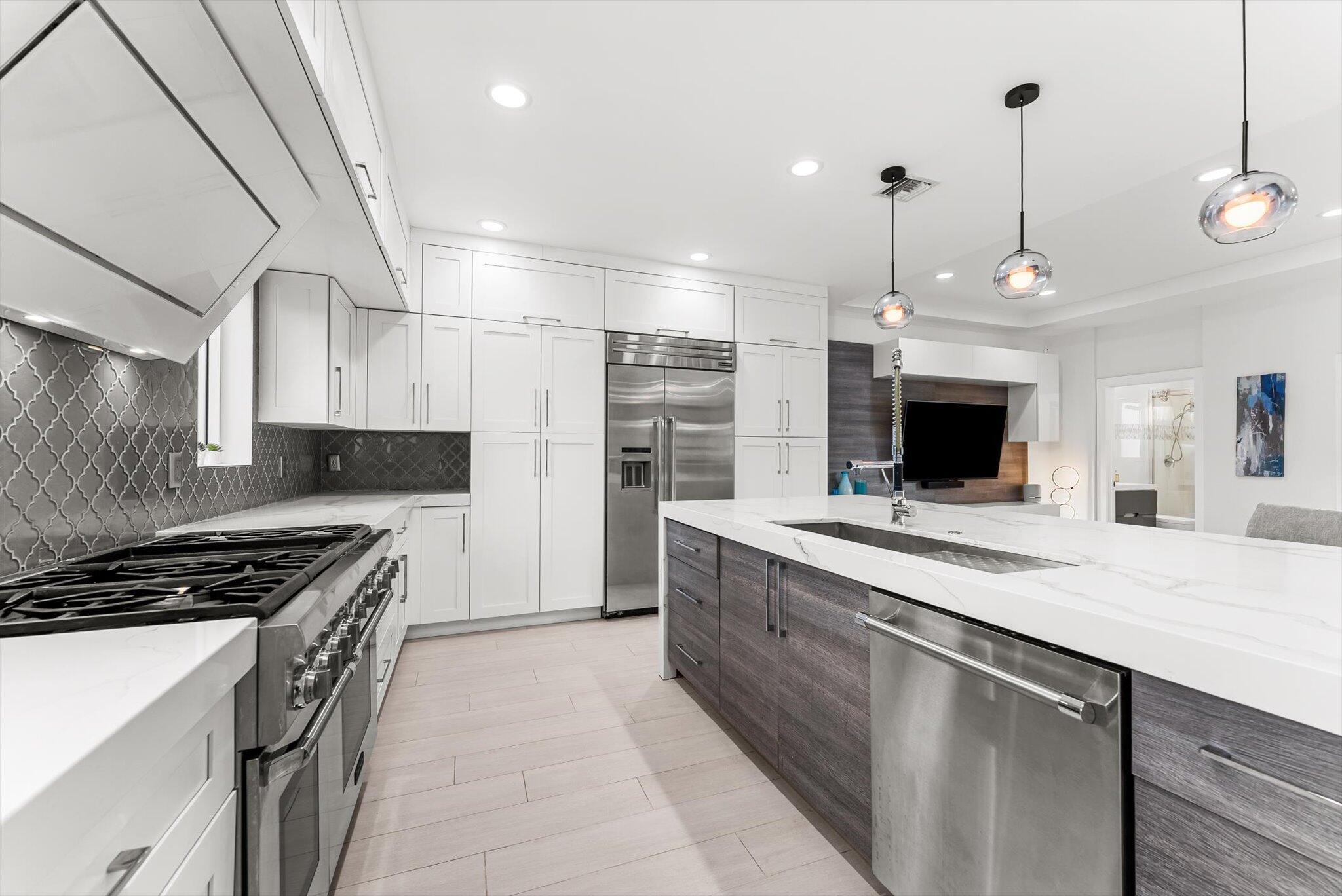 LAKE FLORESTA PARK - Residential