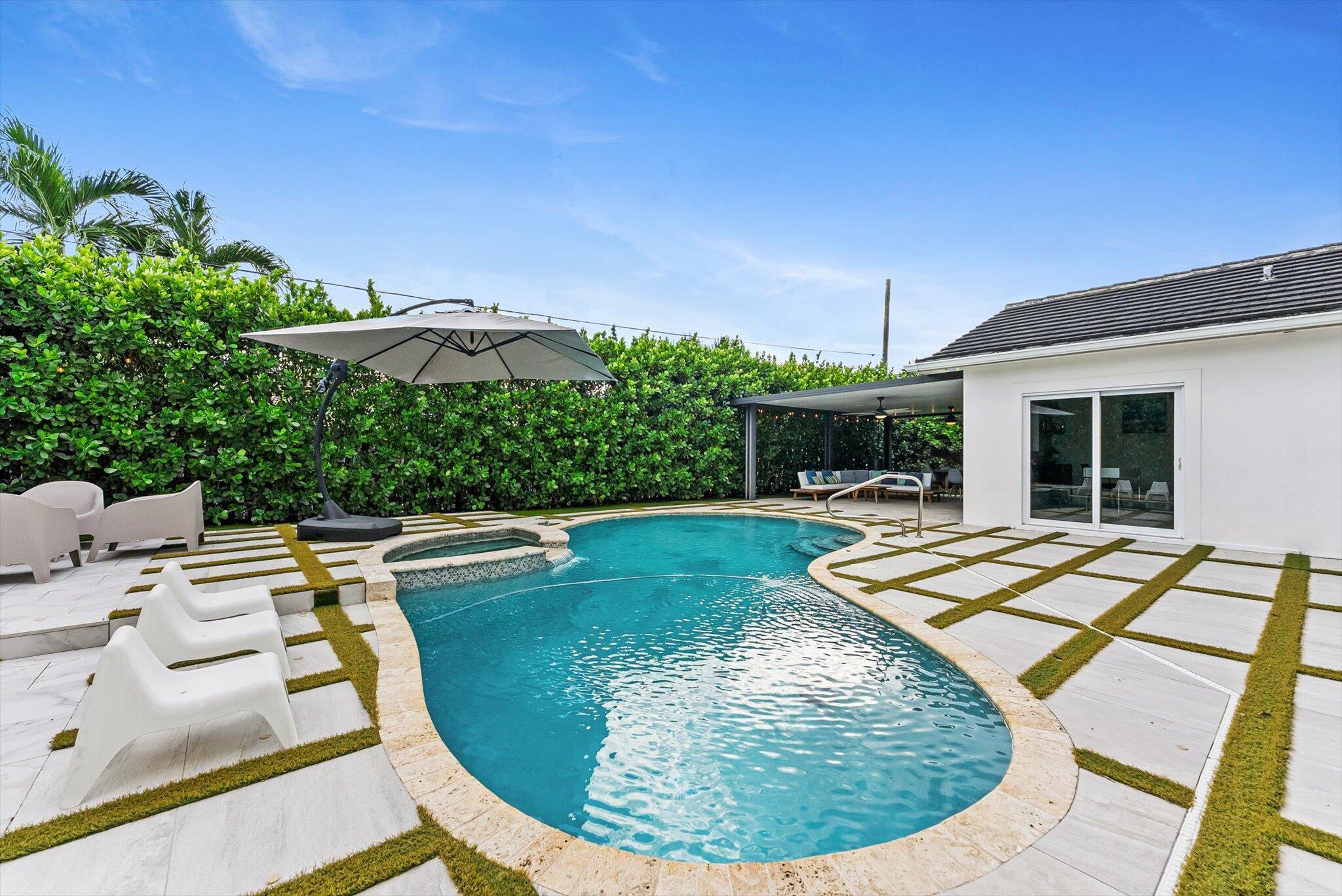 LAKE FLORESTA PARK - Residential