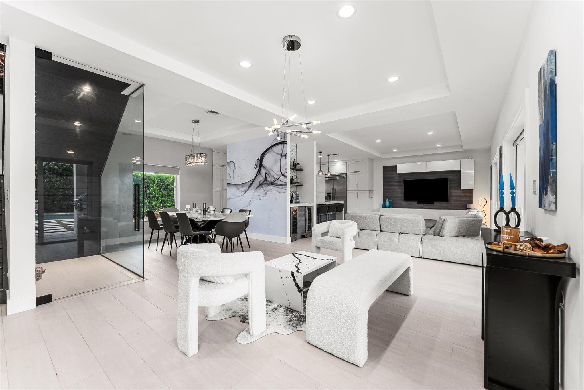 LAKE FLORESTA PARK - Residential