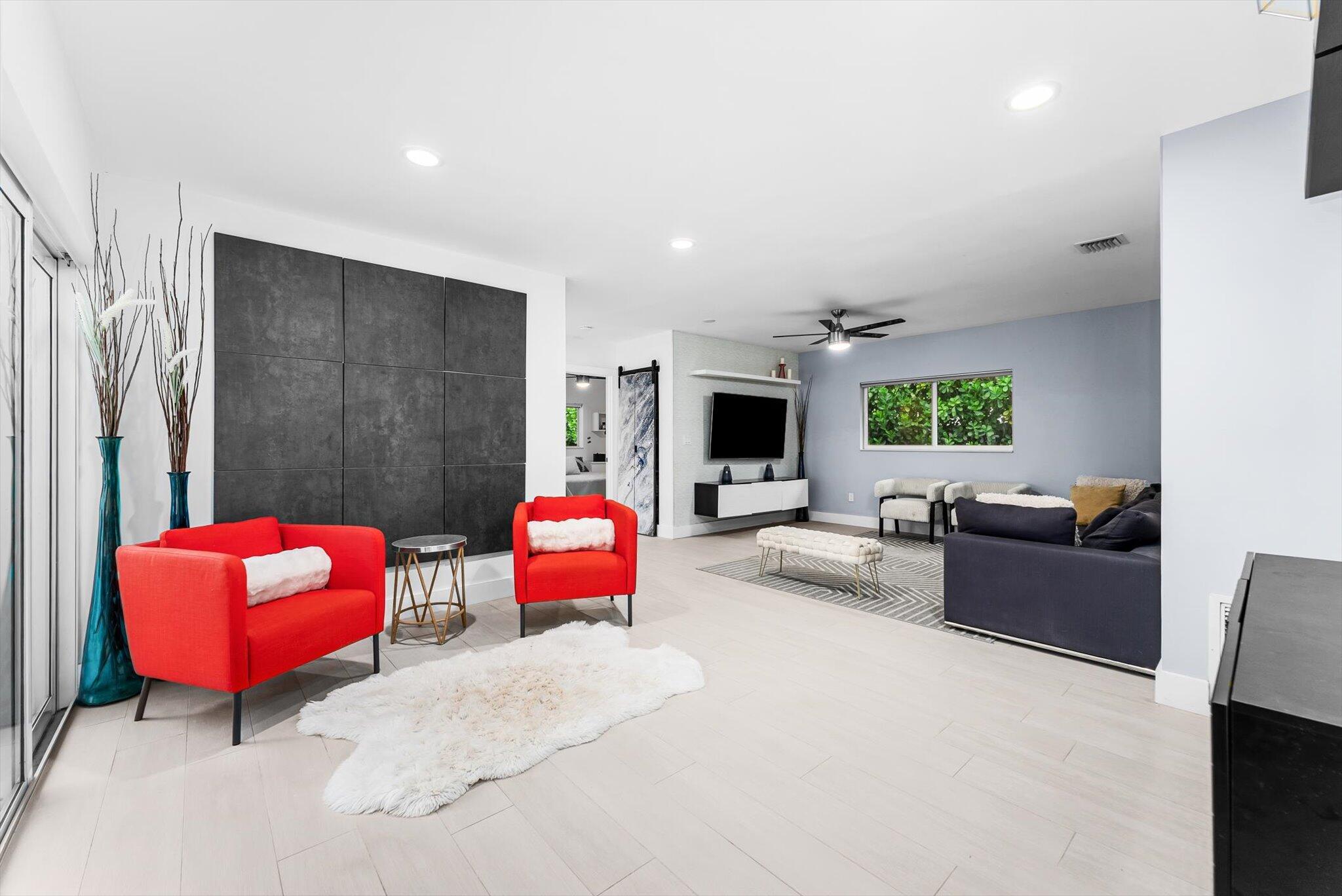 LAKE FLORESTA PARK - Residential