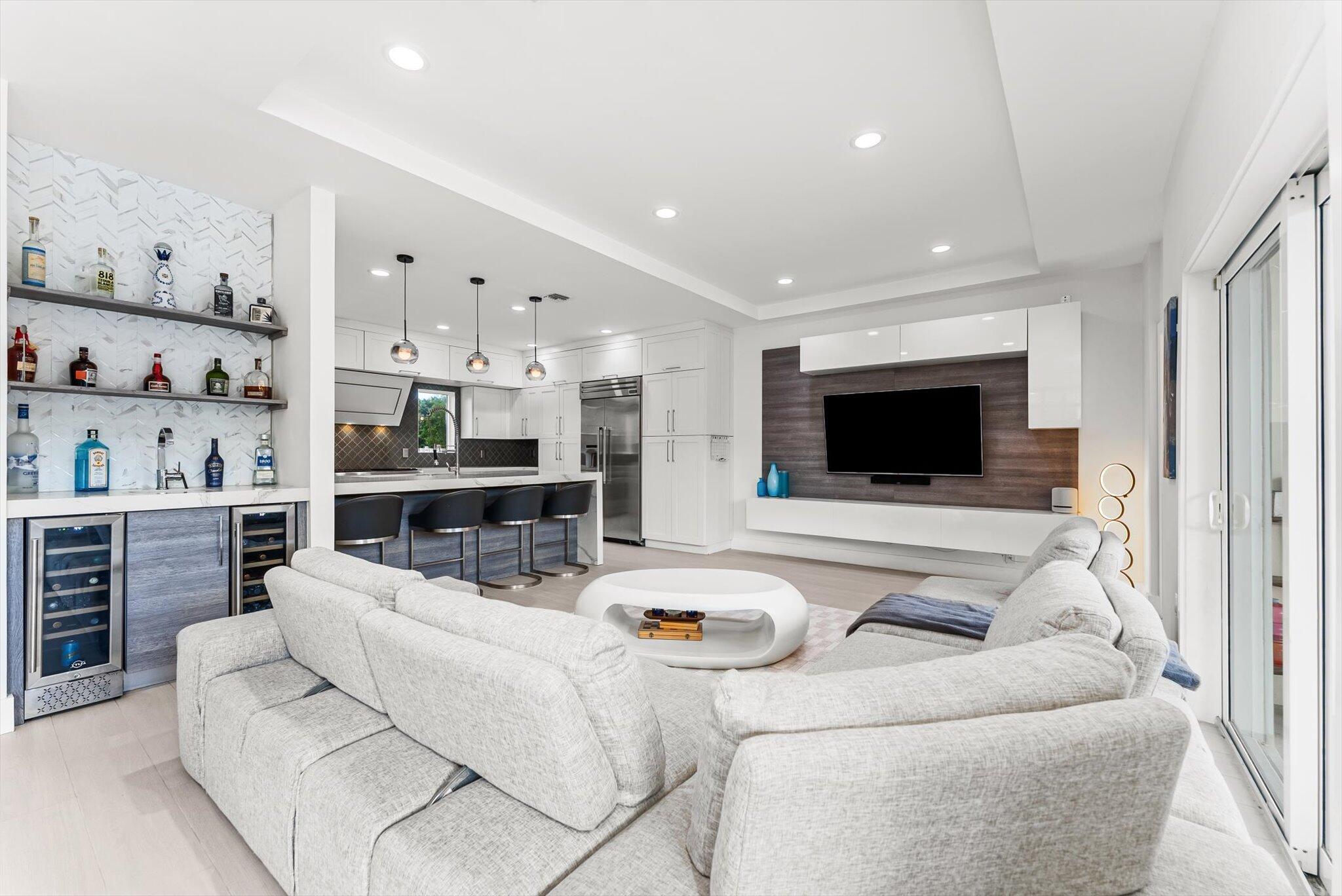 LAKE FLORESTA PARK - Residential