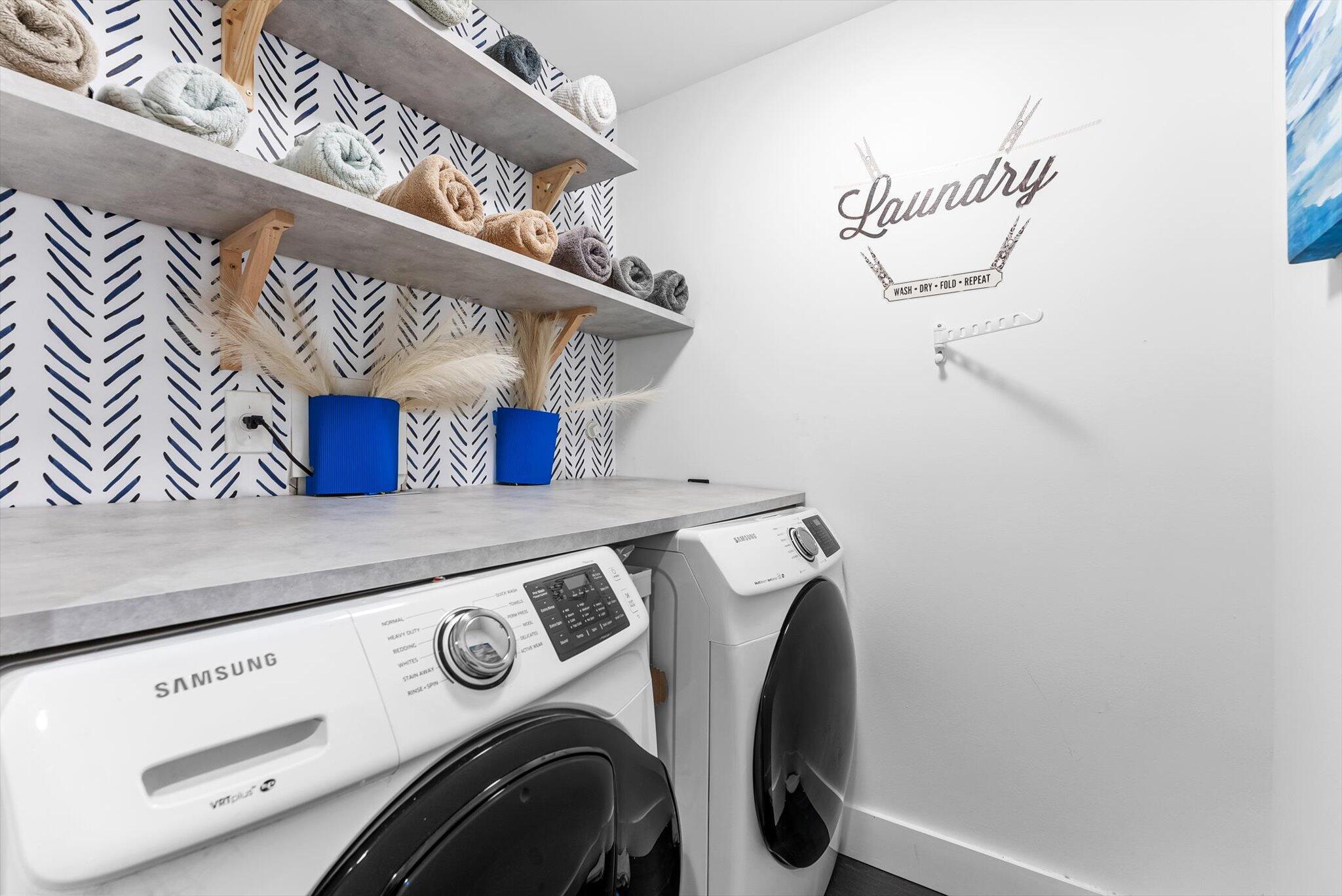 LAKE FLORESTA PARK - Residential