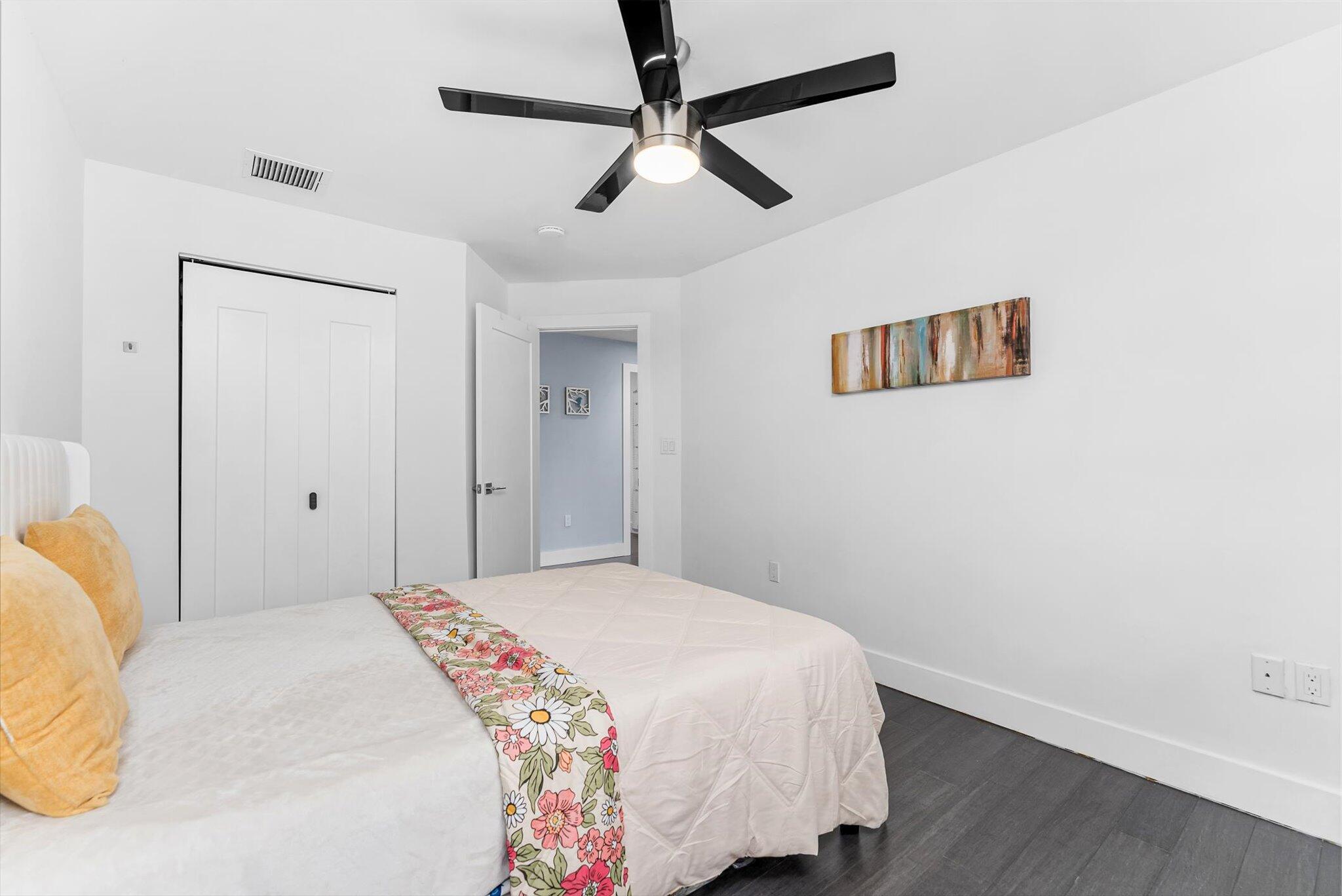 LAKE FLORESTA PARK - Residential