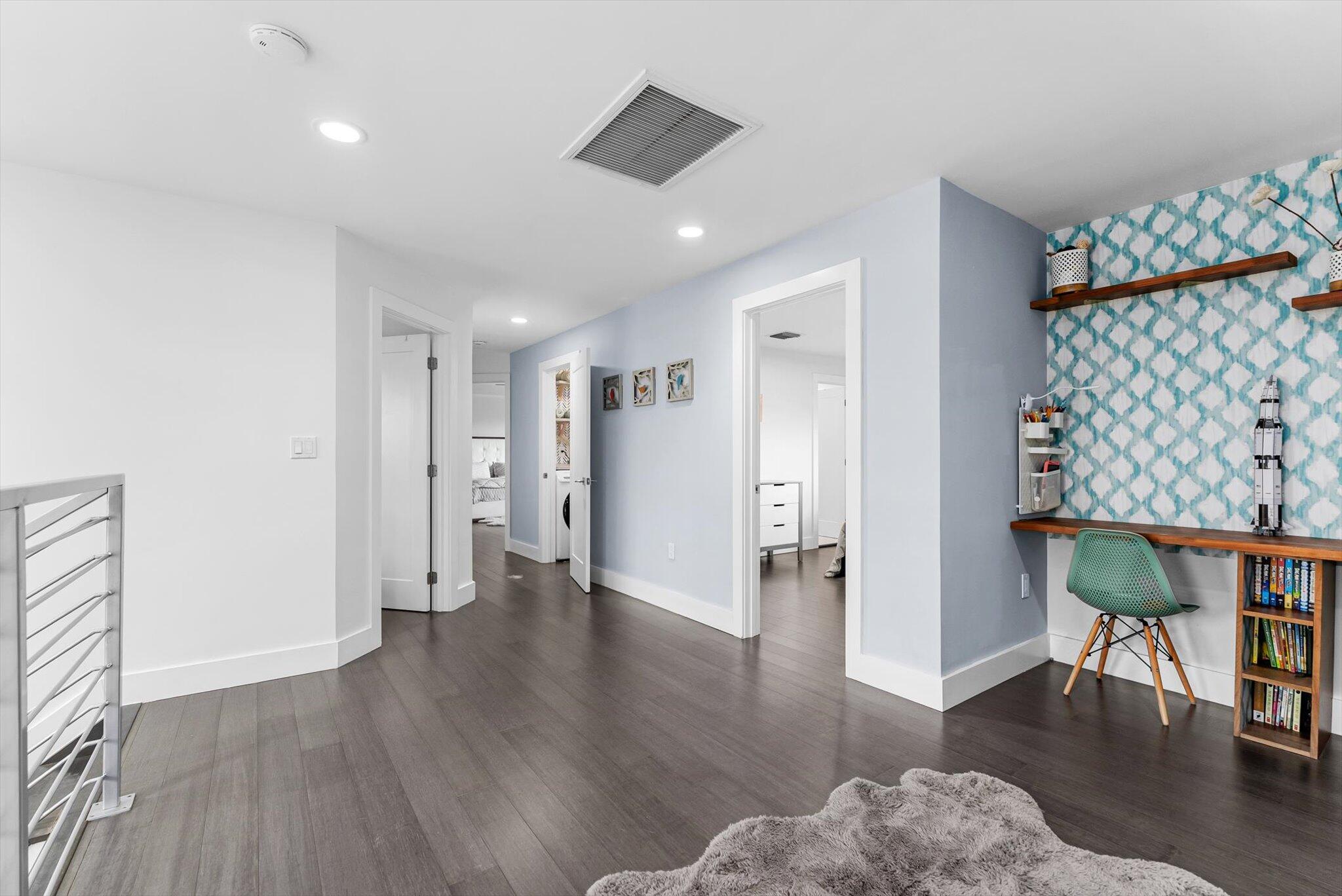 LAKE FLORESTA PARK - Residential