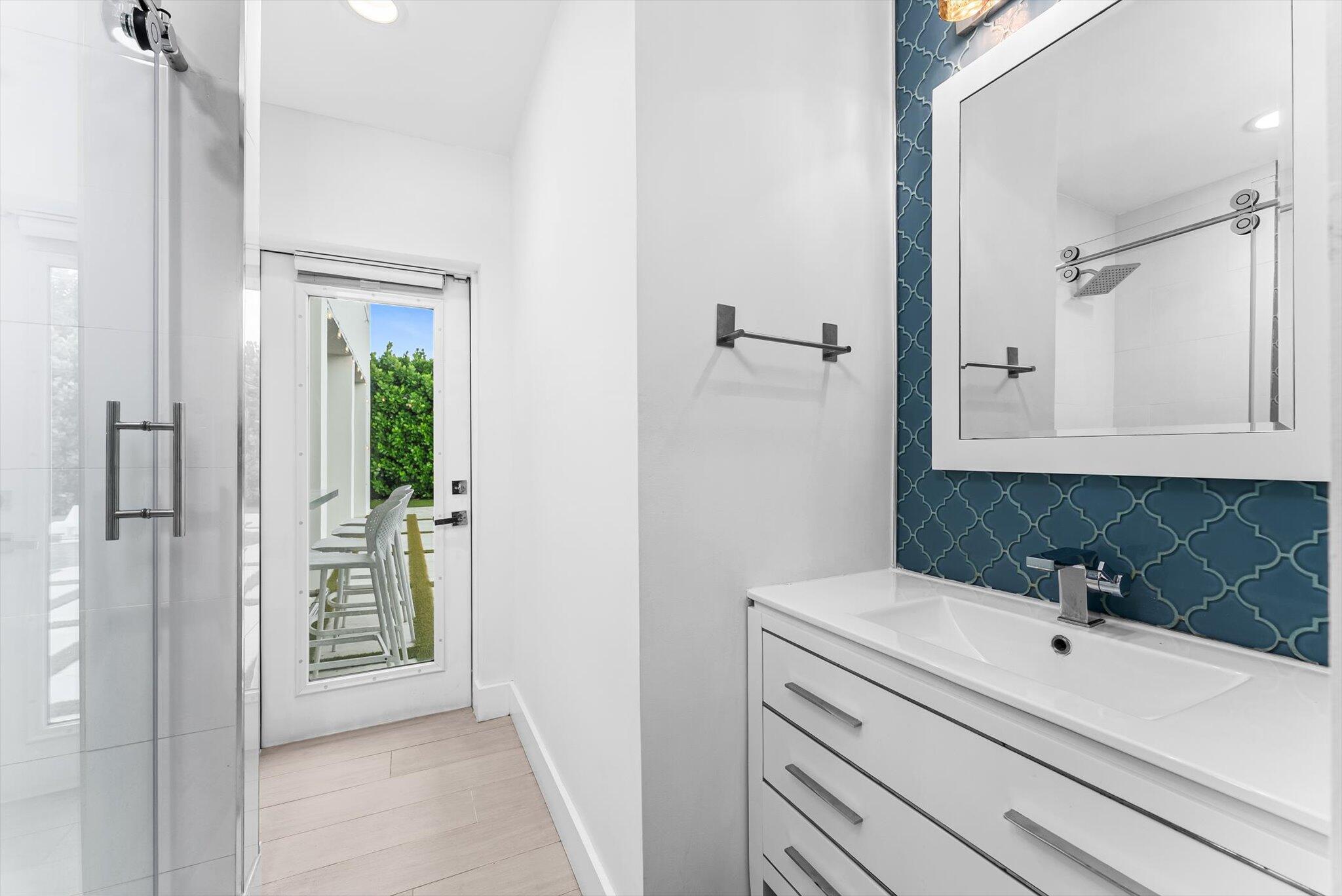 LAKE FLORESTA PARK - Residential